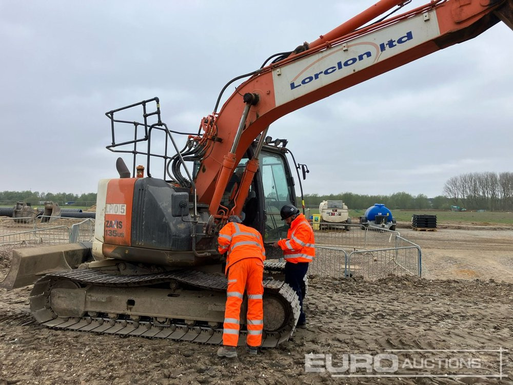2015 Hitachi ZX135US-5B - Bandgrävare: bild 4 2015 Hitachi ZX135US-5B - Bandgrävare: bild 4