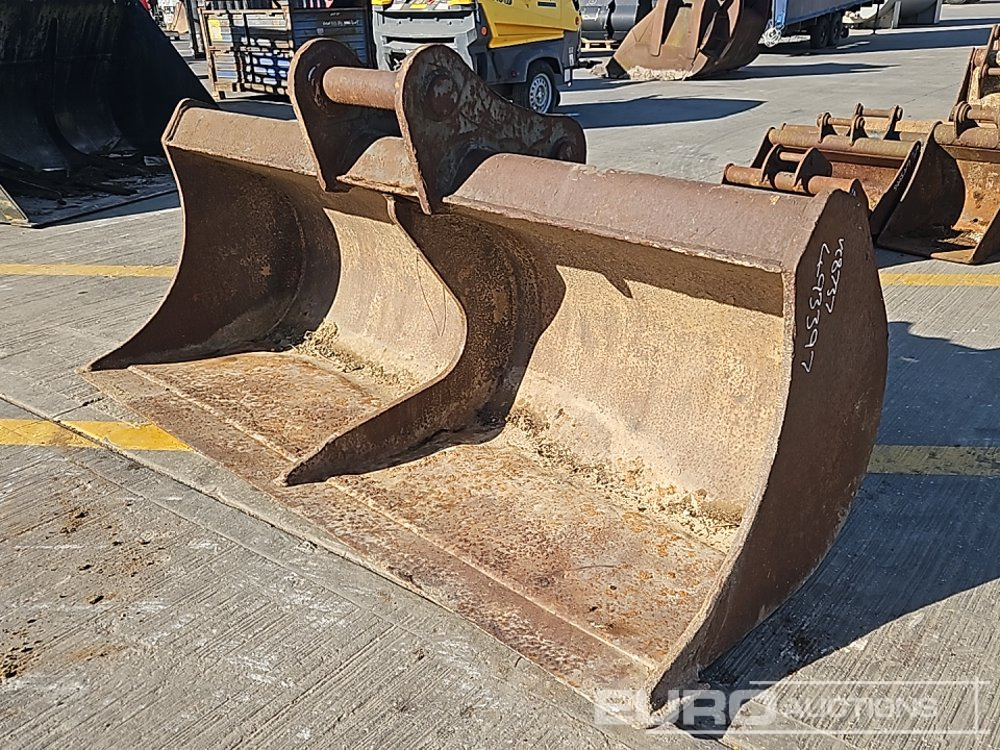 84" Ditching Bucket 80mm Pin to suit 20 Ton Excavator - Skopa: bild 1 84" Ditching Bucket 80mm Pin to suit 20 Ton Excavator - Skopa: bild 1