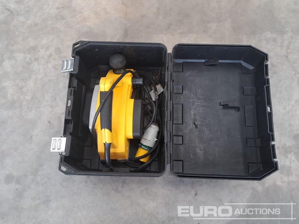 Dewalt DW678L 110 Volt Planer - Entreprenadutrustning: bild 2 Dewalt DW678L 110 Volt Planer - Entreprenadutrustning: bild 2