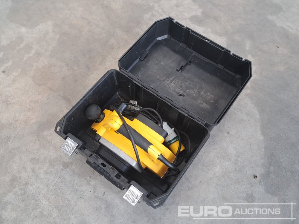 Dewalt DW678L 110 Volt Planer - Entreprenadutrustning: bild 1 Dewalt DW678L 110 Volt Planer - Entreprenadutrustning: bild 1