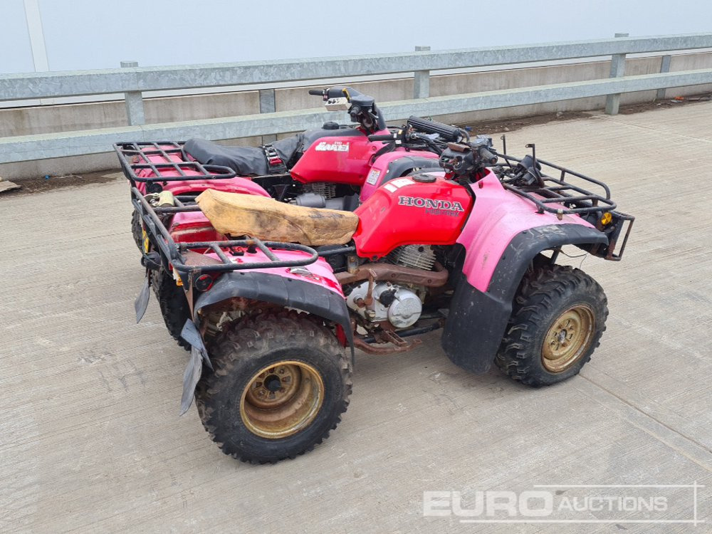 Honda 4x4 Petrol Quad Bike (2 of), (Parts Missing) - Fyrhjuling: bild 5 Honda 4x4 Petrol Quad Bike (2 of), (Parts Missing) - Fyrhjuling: bild 5