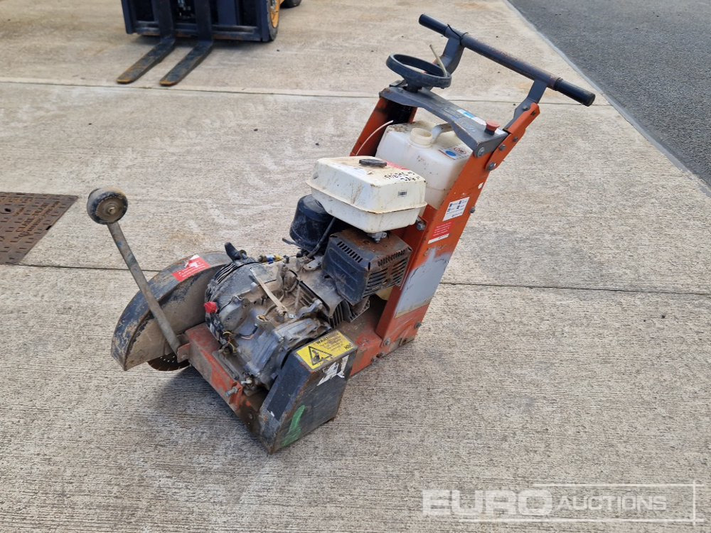 Husqvarna FS400LV Petrol Road Saw, Honda Engine (Spares) - Asfaltmaskin: bild 1 Husqvarna FS400LV Petrol Road Saw, Honda Engine (Spares) - Asfaltmaskin: bild 1
