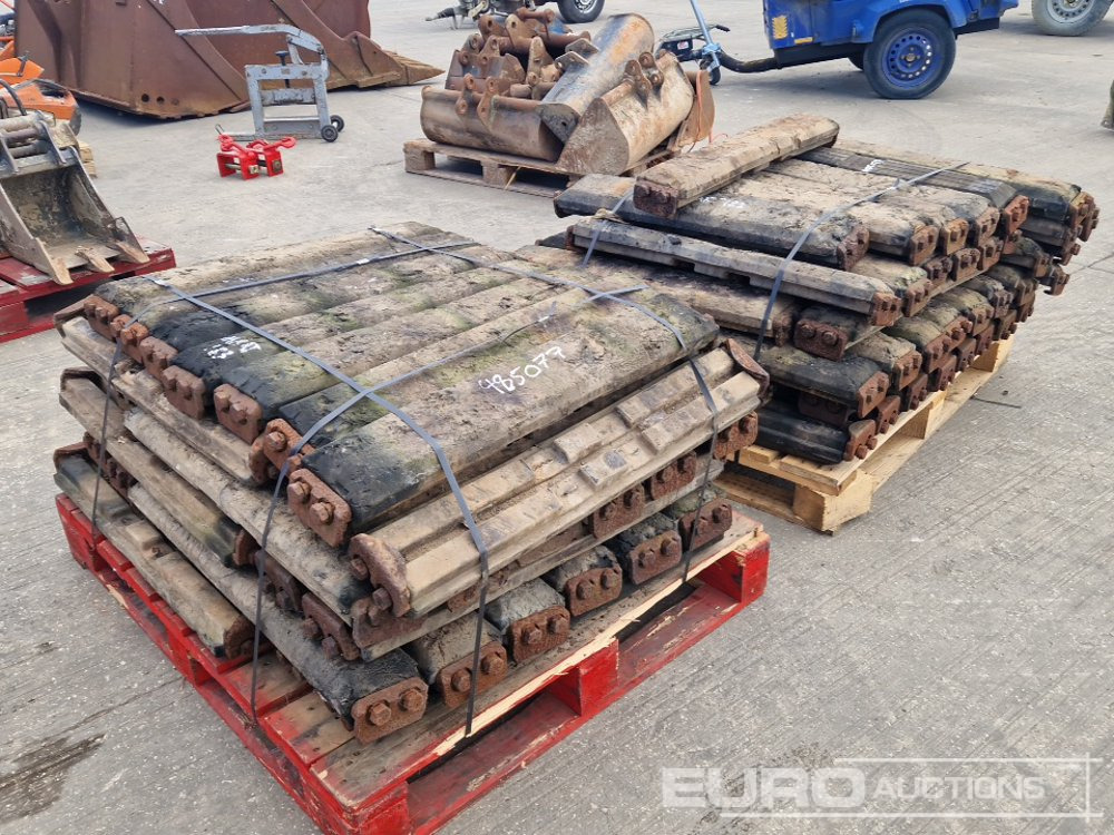 Pallet of 800mm Rubber Block Pads (2 of) - Larvband för Byggmaskiner: bild 1 Pallet of 800mm Rubber Block Pads (2 of) - Larvband för Byggmaskiner: bild 1
