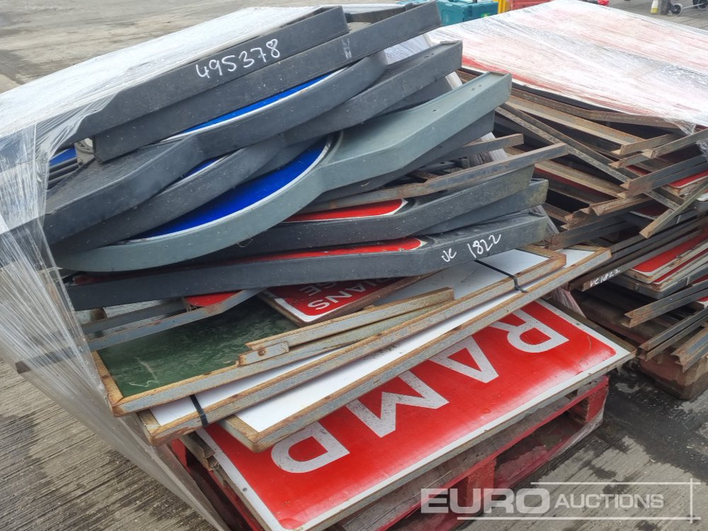 Entreprenadutrustning Pallet of Signs (2 of): bild 10