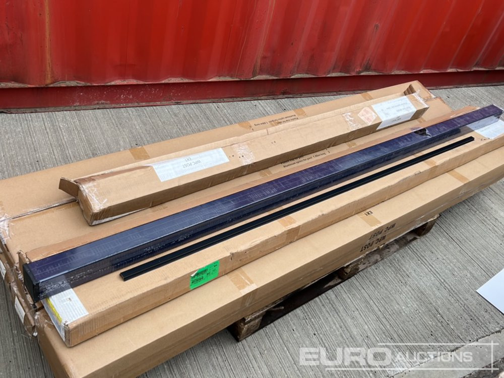 Entreprenadutrustning Unused 1.7m Wide Teak Composite Fence Panel (20 Panels), 2.45m Black Aluminium Post (21 Posts), Complete With Assembly Kit: bild 14