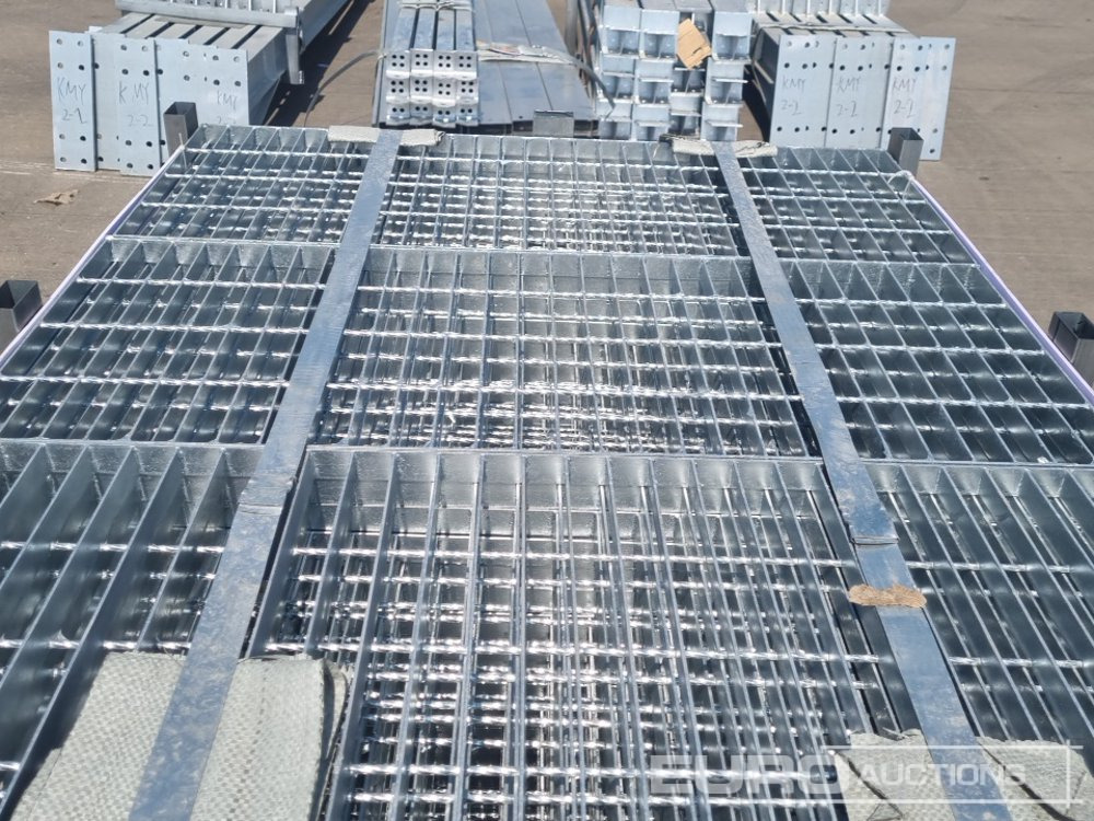 Entreprenadutrustning Unused 2025 KMY INDUSTRIAL Steel Grating (2 of), Stillage of Metal Fencing Posts: bild 17