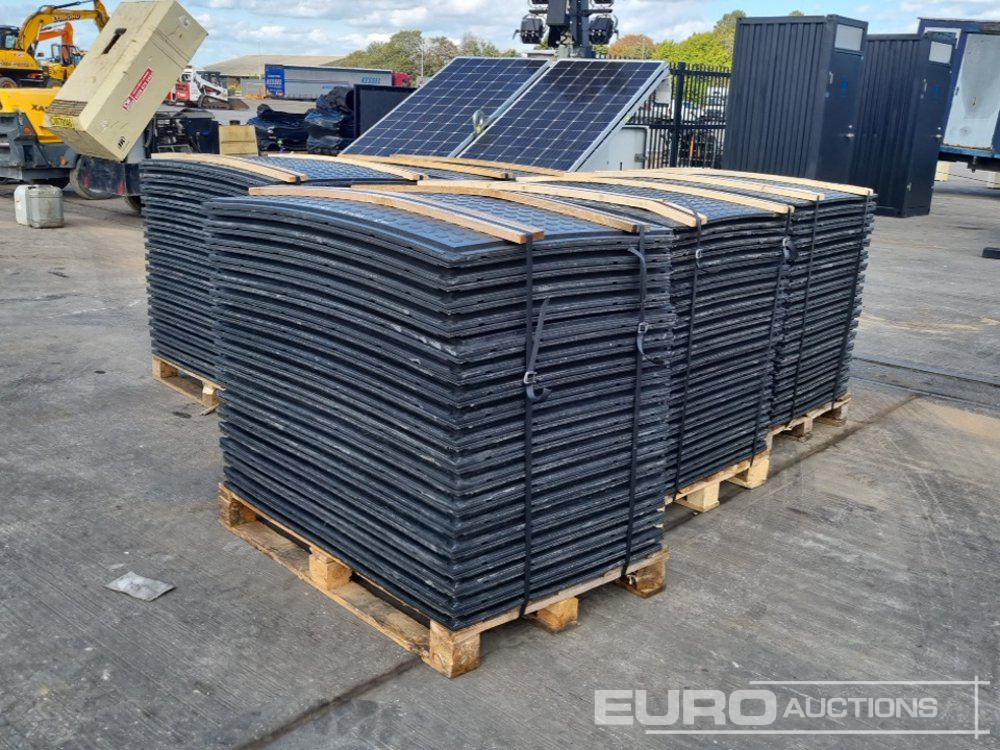Unused Pallet of 4' x 2.5' Plastic Road Plates (5 of) - Entreprenadutrustning: bild 3 Unused Pallet of 4' x 2.5' Plastic Road Plates (5 of) - Entreprenadutrustning: bild 3