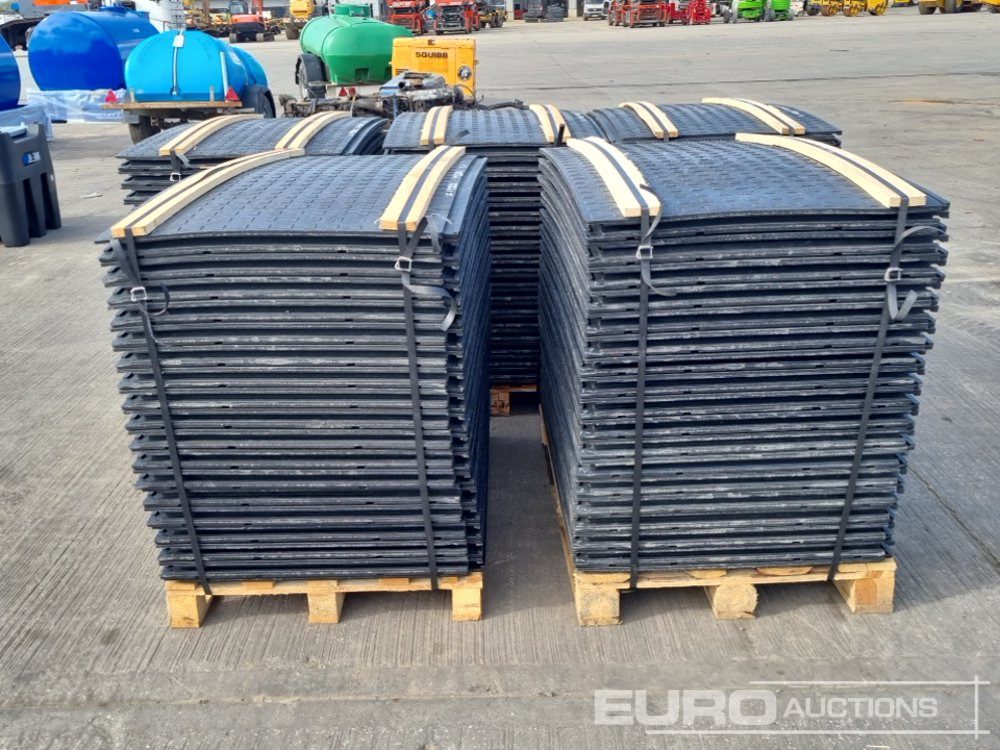 Unused Pallet of 4' x 2.5' Plastic Road Plates (5 of) - Entreprenadutrustning: bild 4 Unused Pallet of 4' x 2.5' Plastic Road Plates (5 of) - Entreprenadutrustning: bild 4