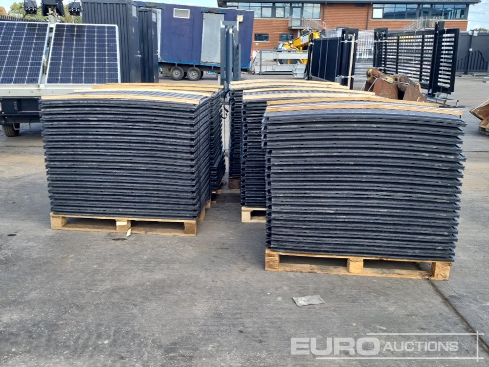 Unused Pallet of 4' x 2.5' Plastic Road Plates (5 of) - Entreprenadutrustning: bild 2 Unused Pallet of 4' x 2.5' Plastic Road Plates (5 of) - Entreprenadutrustning: bild 2