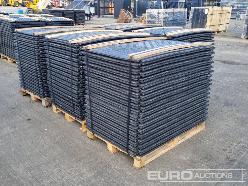 Unused Pallet of 4' x 2.5' Plastic Road Plates (5 of) - Entreprenadutrustning: bild 1 Unused Pallet of 4' x 2.5' Plastic Road Plates (5 of) - Entreprenadutrustning: bild 1