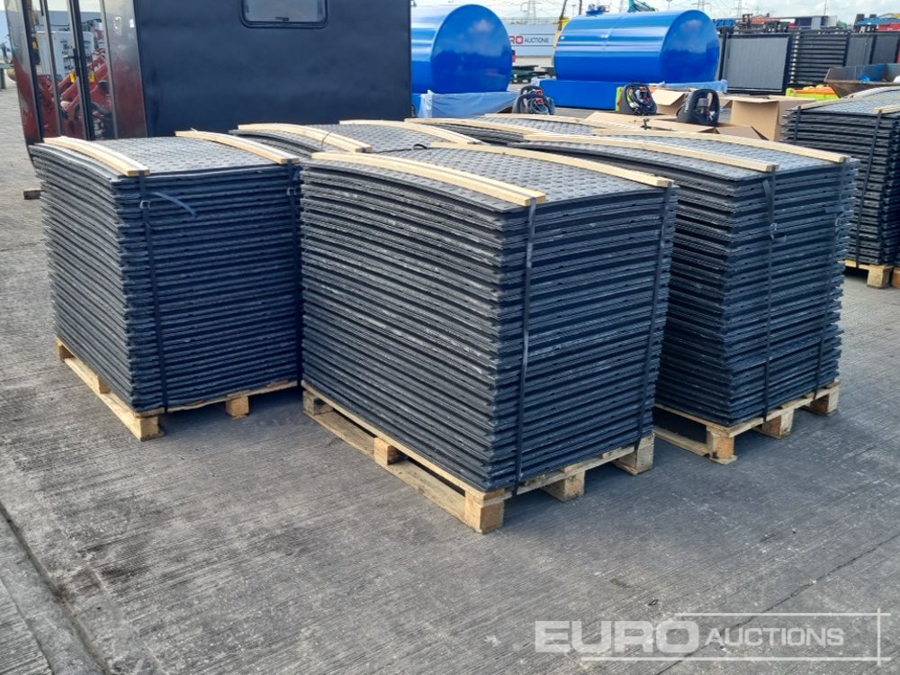 Unused Pallet of 4' x 2.5' Plastic Road Plates (5 of) - Entreprenadutrustning: bild 3 Unused Pallet of 4' x 2.5' Plastic Road Plates (5 of) - Entreprenadutrustning: bild 3