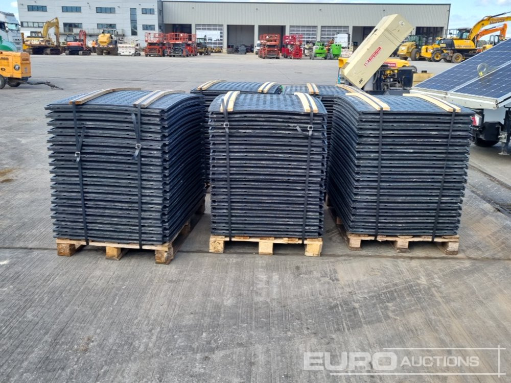Unused Pallet of 4' x 2.5' Plastic Road Plates (5 of) - Entreprenadutrustning: bild 4 Unused Pallet of 4' x 2.5' Plastic Road Plates (5 of) - Entreprenadutrustning: bild 4