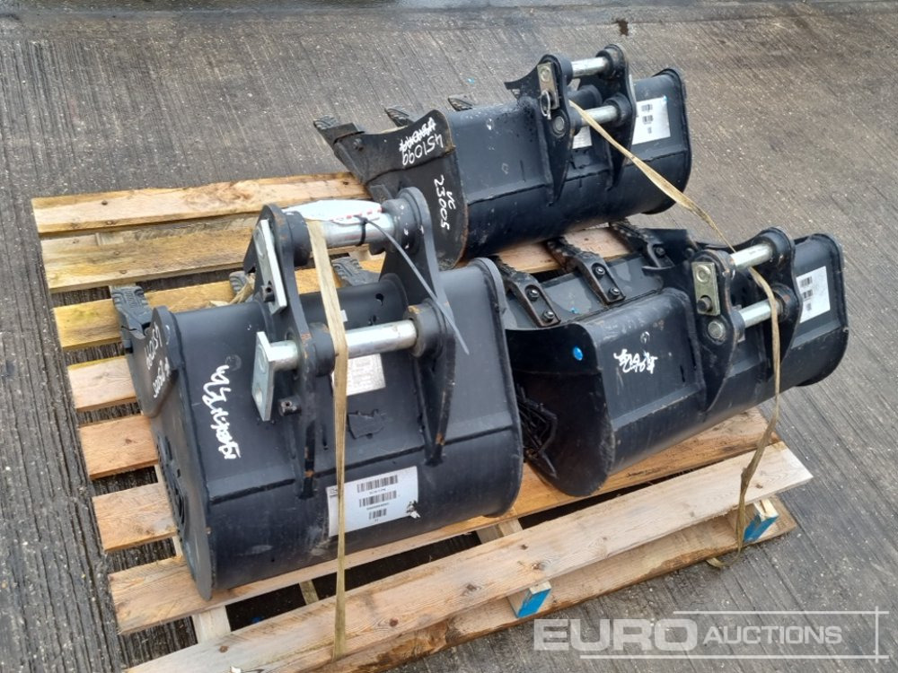 Unused Rhinox 24", 24", 18" Digging Bucket 25-35mm Pin to suit Mini Excavator - Skopa: bild 3 Unused Rhinox 24", 24", 18" Digging Bucket 25-35mm Pin to suit Mini Excavator - Skopa: bild 3