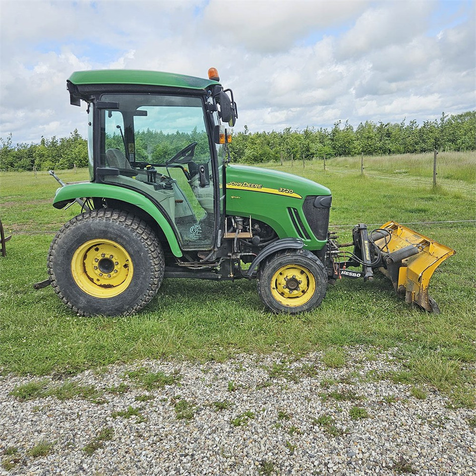John Deere 3720 - Traktor: bild 2 John Deere 3720 - Traktor: bild 2