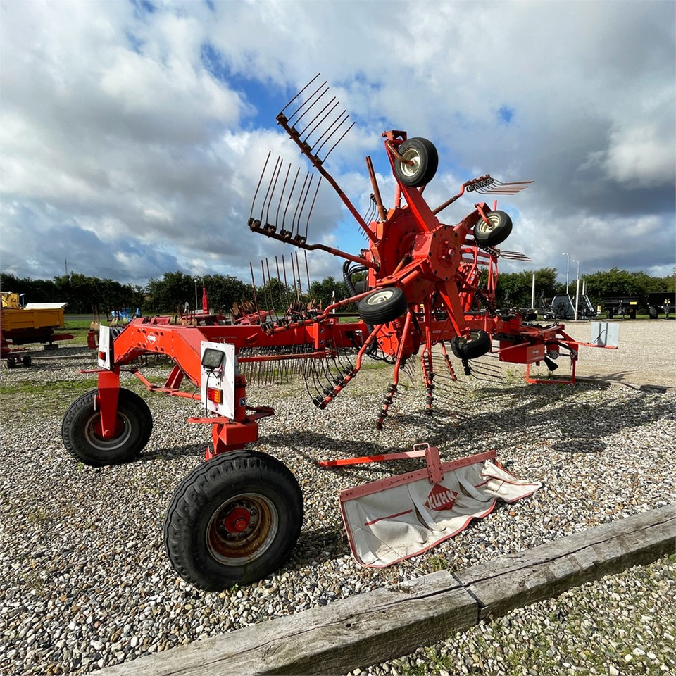 Kuhn GA8020 - Utrustning för vallskörd: bild 1 Kuhn GA8020 - Utrustning för vallskörd: bild 1