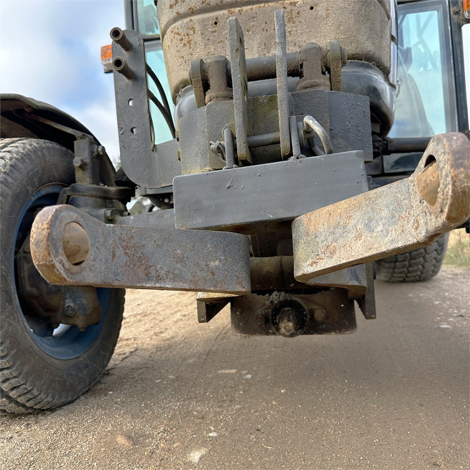 Kommunaltraktor New Holland TC27D: bild 24