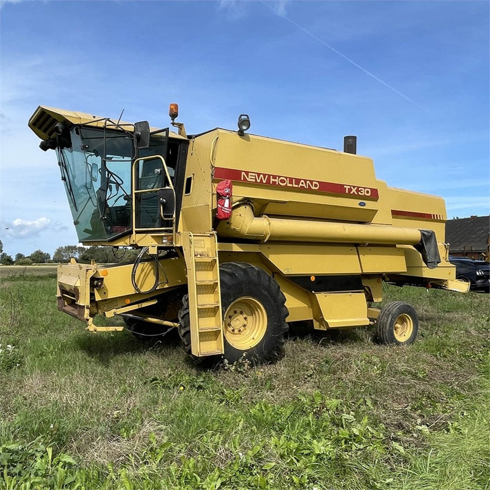 New Holland TX 30 - Skördetröska: bild 1 New Holland TX 30 - Skördetröska: bild 1