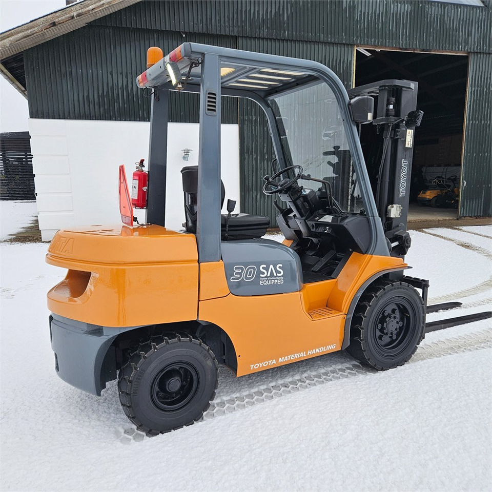 Toyota 30 SAS Equipped - 02-7FDF30 - Motviktstruck: bild 5 Toyota 30 SAS Equipped - 02-7FDF30 - Motviktstruck: bild 5