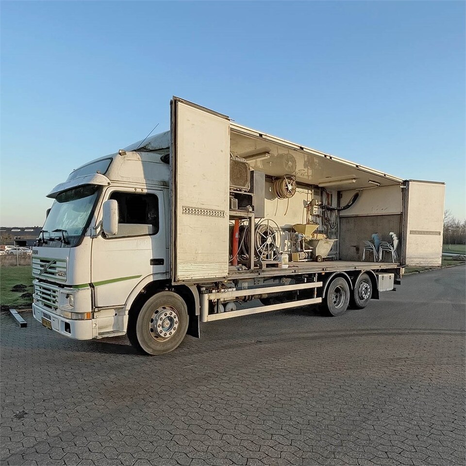 Volvo FM12 - Lastbil med skåp: bild 1 Volvo FM12 - Lastbil med skåp: bild 1