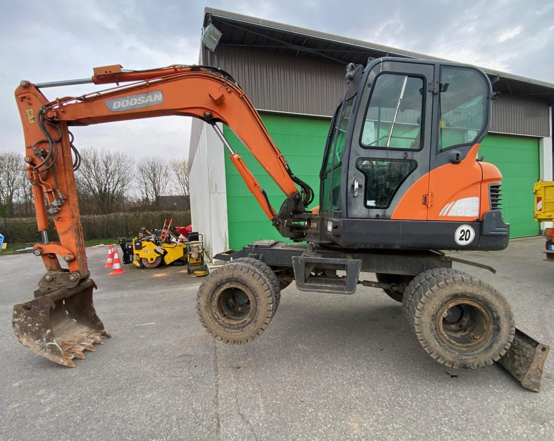 Doosan DX 55W - Grävmaskin på däck: bild 4 Doosan DX 55W - Grävmaskin på däck: bild 4