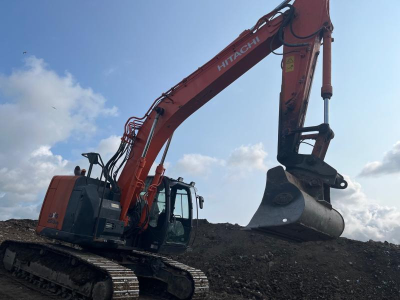 Hitachi ZX 225USLC-5B - Bandgrävare: bild 2 Hitachi ZX 225USLC-5B - Bandgrävare: bild 2