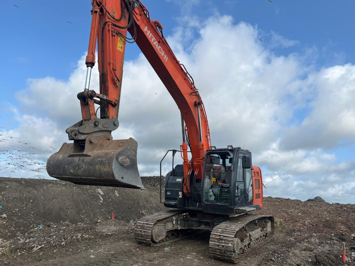Hitachi ZX 225USLC-5B - Bandgrävare: bild 1 Hitachi ZX 225USLC-5B - Bandgrävare: bild 1