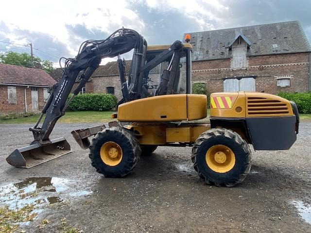 Mecalac 12 MXT - Grävmaskin på däck: bild 1 Mecalac 12 MXT - Grävmaskin på däck: bild 1