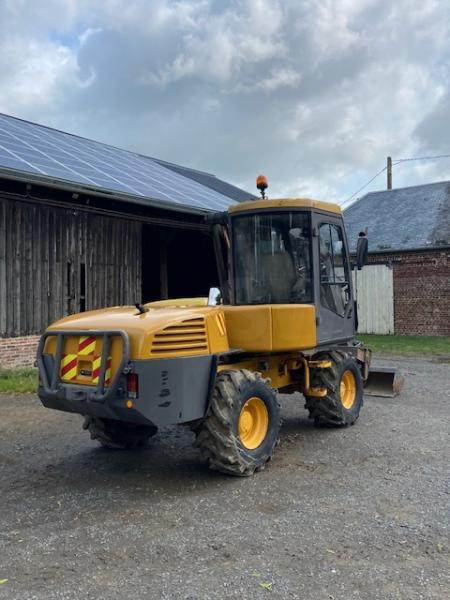 Mecalac 12 MXT - Grävmaskin på däck: bild 3 Mecalac 12 MXT - Grävmaskin på däck: bild 3
