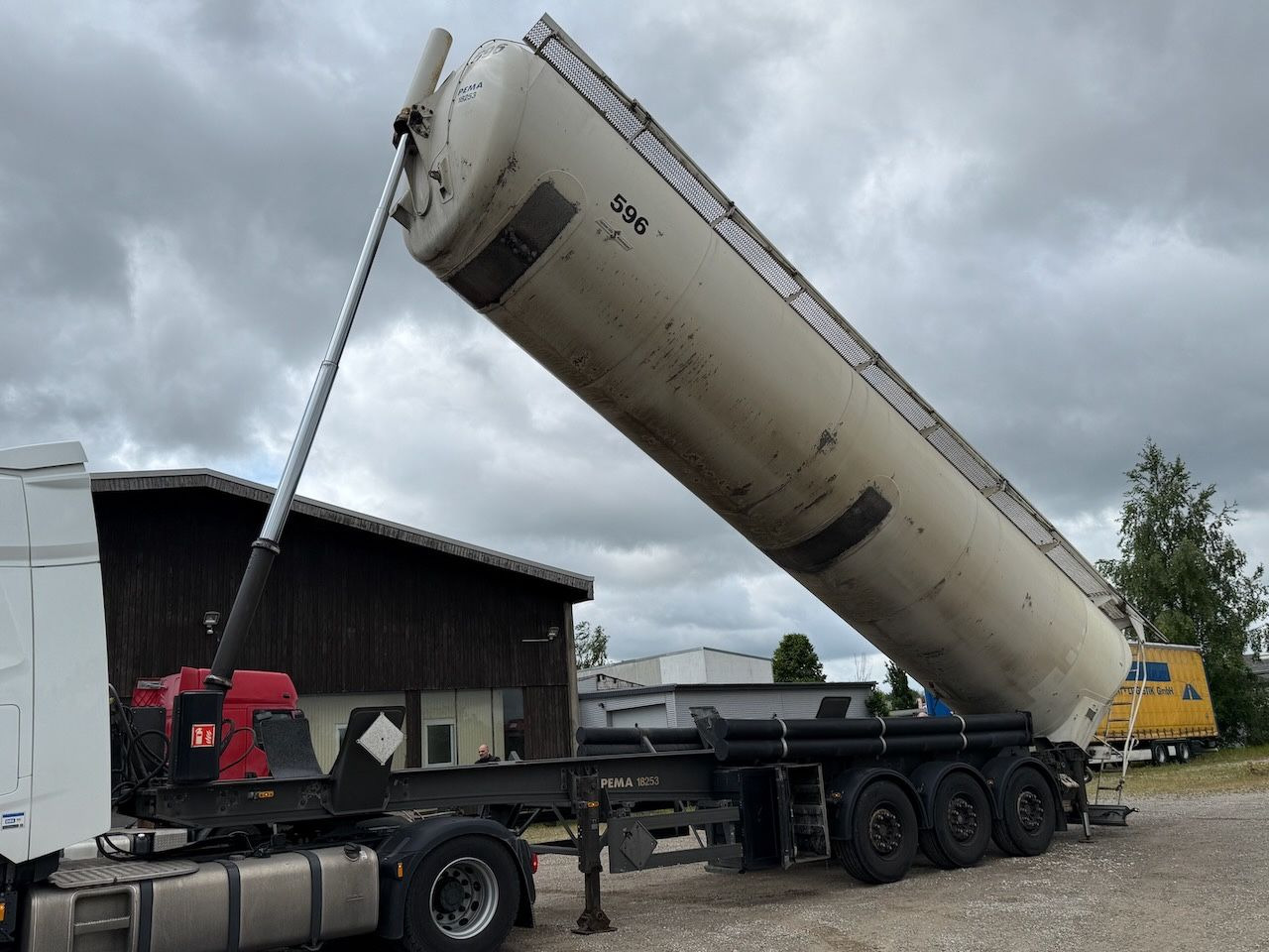 Spitzer SK 2760 CAL Kippsilo - Bulktrailer: bild 1 Spitzer SK 2760 CAL Kippsilo - Bulktrailer: bild 1