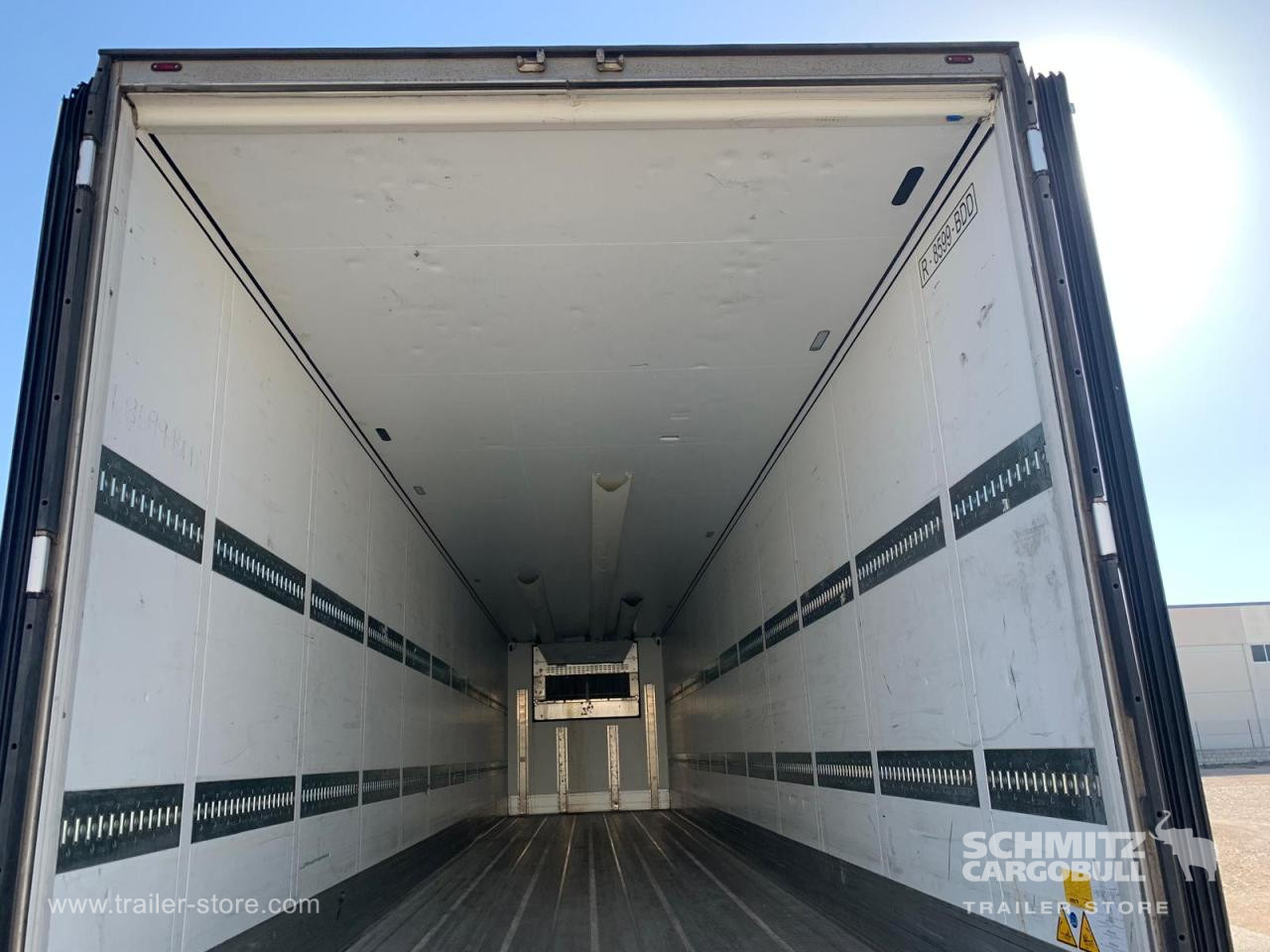 SCHMITZ Semiremolque Frigo Standard - Isotermiska semitrailer: bild 3 SCHMITZ Semiremolque Frigo Standard - Isotermiska semitrailer: bild 3