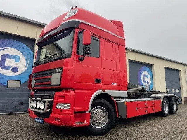 DAF XF 105 .460 FAS Euro 5 - Haakarmsysteem - Hooklift - Abrolkipper - Year 2006 - TUV 05-2025 - Lastväxlare lastbil: bild 1 DAF XF 105 .460 FAS Euro 5 - Haakarmsysteem - Hooklift - Abrolkipper - Year 2006 - TUV 05-2025 - Lastväxlare lastbil: bild 1