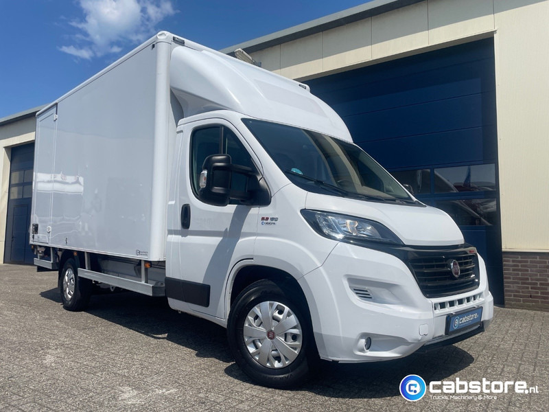 Fiat Ducato 2.3 Multijet 160 Pk Euro 6 - Bouwjaar 2021 - Handgeschakeld 6 speed - Airco - 3 zitplaatsen - Laadklep - Lastbil med skåp: bild 1 Fiat Ducato 2.3 Multijet 160 Pk Euro 6 - Bouwjaar 2021 - Handgeschakeld 6 speed - Airco - 3 zitplaatsen - Laadklep - Lastbil med skåp: bild 1