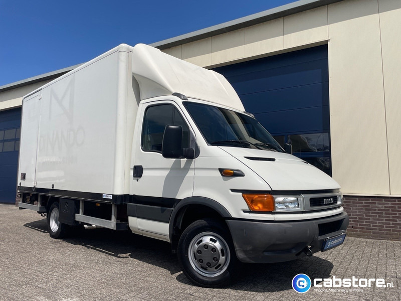 Iveco 40C 40C12 EURO 3 4x2 Bakwagen Euro 3 - Bouwjaar 2003 - APK tot 10-05-2026 -Handgeschakelde versnellingsbak - Volymskåp: bild 1 Iveco 40C 40C12 EURO 3 4x2 Bakwagen Euro 3 - Bouwjaar 2003 - APK tot 10-05-2026 -Handgeschakelde versnellingsbak - Volymskåp: bild 1