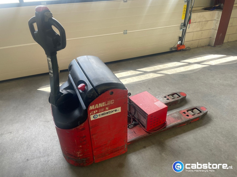 Manitou EP185 Electric Pallettruck Manitou EP185 Electrische palletwagen - Bouwjaar 2007 - Uren 1160 - Låglyftar: bild 1 Manitou EP185 Electric Pallettruck Manitou EP185 Electrische palletwagen - Bouwjaar 2007 - Uren 1160 - Låglyftar: bild 1