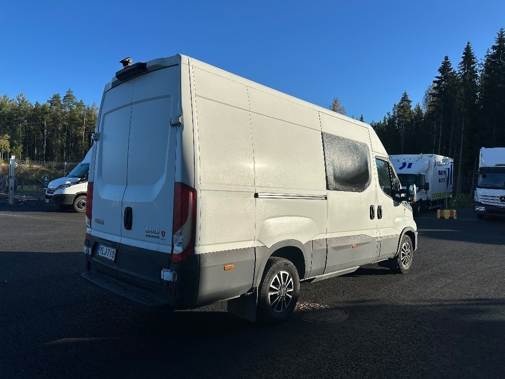 Iveco Daily 35S14 CNG A8 Huom! 6hlö PAKETTIAUTO - Skåpbil: bild 4 Iveco Daily 35S14 CNG A8 Huom! 6hlö PAKETTIAUTO - Skåpbil: bild 4