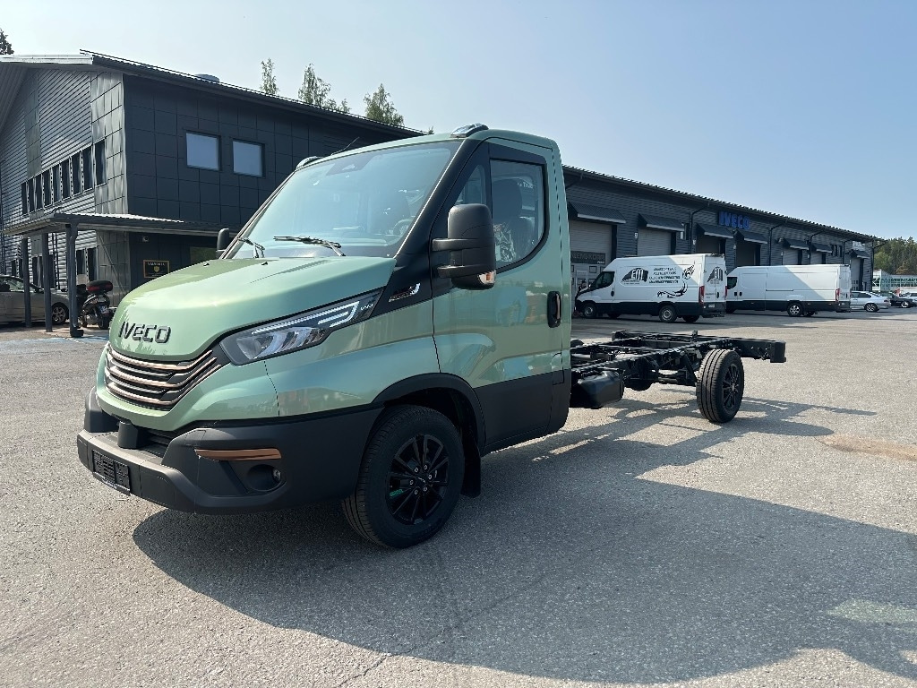 Iveco Daily 35S18A8 alusta - Skåpbil: bild 1 Iveco Daily 35S18A8 alusta - Skåpbil: bild 1