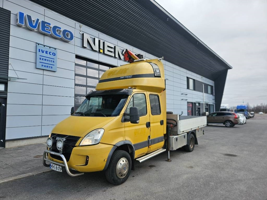 Iveco Daily 65C18 D Palfinger PK3700+ makuuohjaamo - Transportbil med flak: bild 1 Iveco Daily 65C18 D Palfinger PK3700+ makuuohjaamo - Transportbil med flak: bild 1