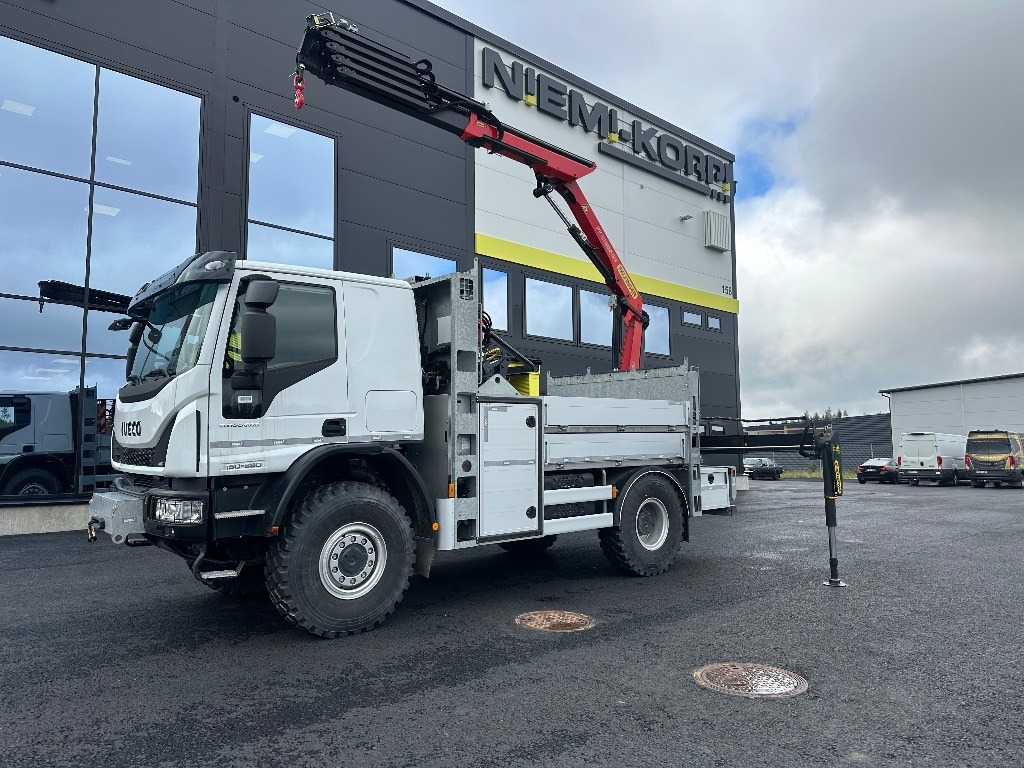Iveco Eurocargo ML150E28 4x4 sähkölaitos varustein - Kranbil: bild 1 Iveco Eurocargo ML150E28 4x4 sähkölaitos varustein - Kranbil: bild 1