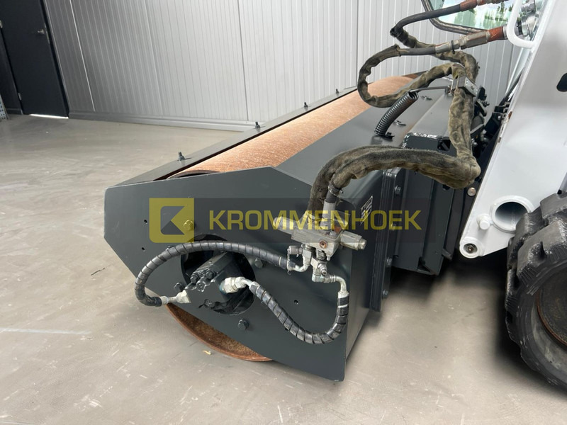Bobcat Vibratory roller 213 cm wals - Tillbehör för Lastare: bild 3 Bobcat Vibratory roller 213 cm wals - Tillbehör för Lastare: bild 3