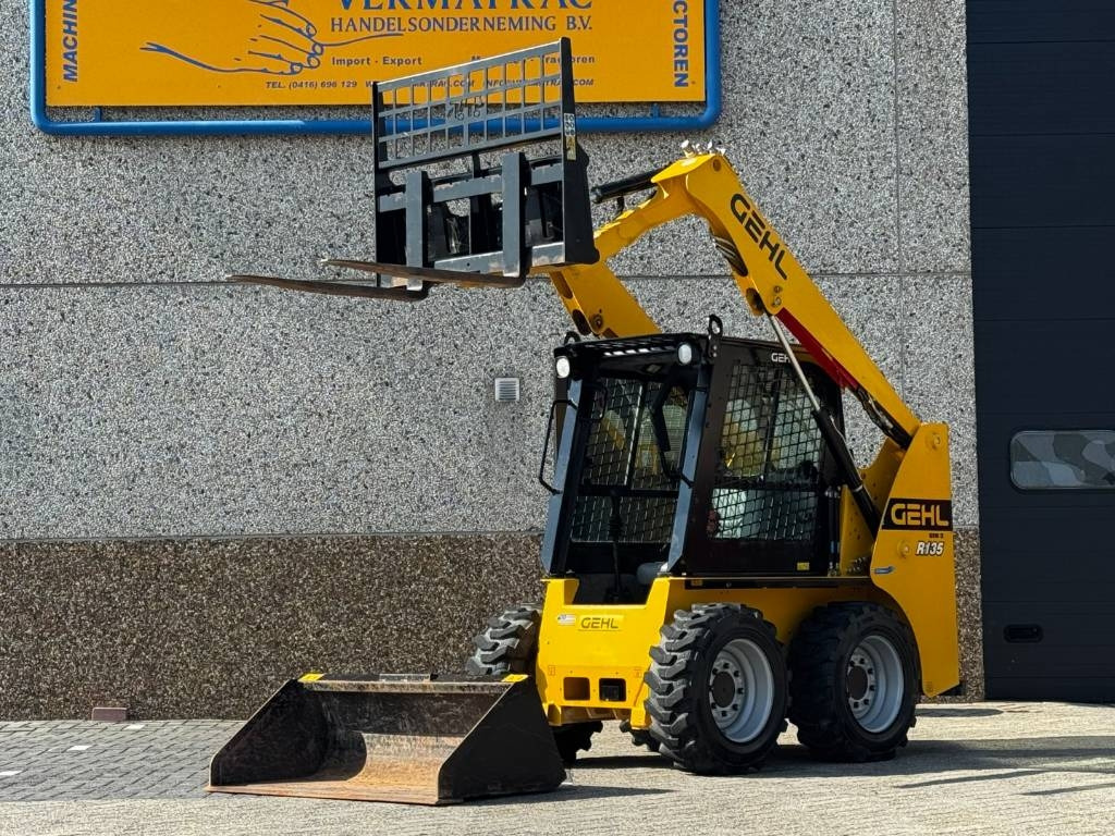 Gehl R135 / Manitou 1350R Skid Steer, 2022 - Kompaktlastare/ Slirstyrda lastare: bild 1 Gehl R135 / Manitou 1350R Skid Steer, 2022 - Kompaktlastare/ Slirstyrda lastare: bild 1