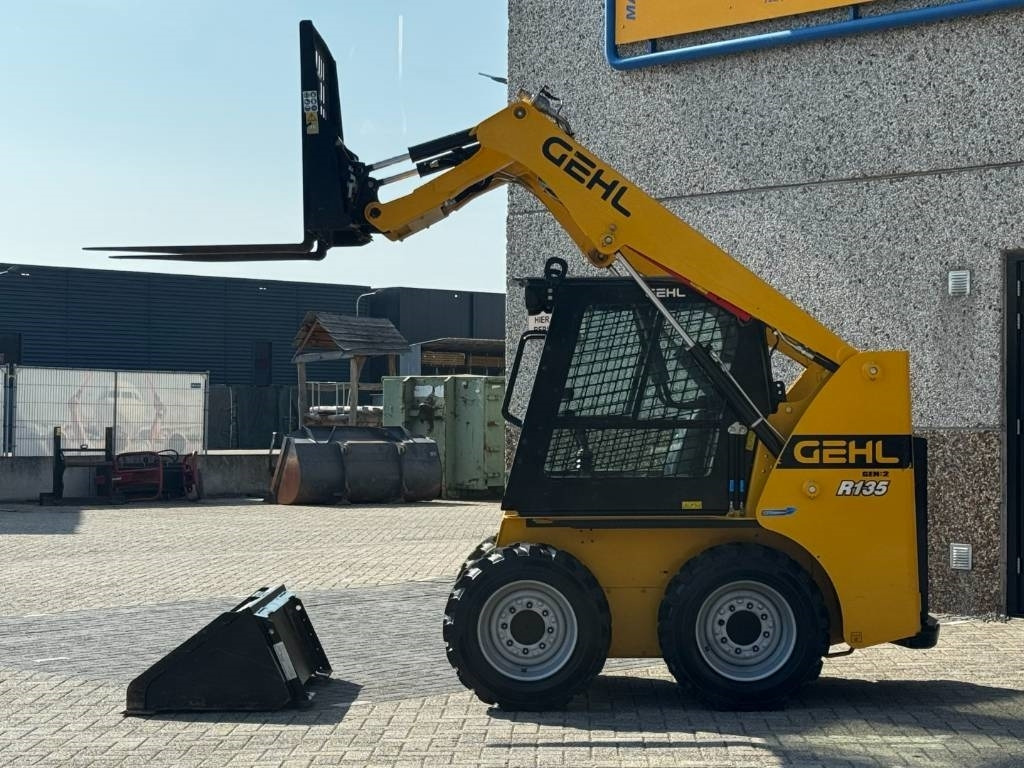 Gehl R135 / Manitou 1350R Skid Steer, 2022 - Kompaktlastare/ Slirstyrda lastare: bild 2 Gehl R135 / Manitou 1350R Skid Steer, 2022 - Kompaktlastare/ Slirstyrda lastare: bild 2