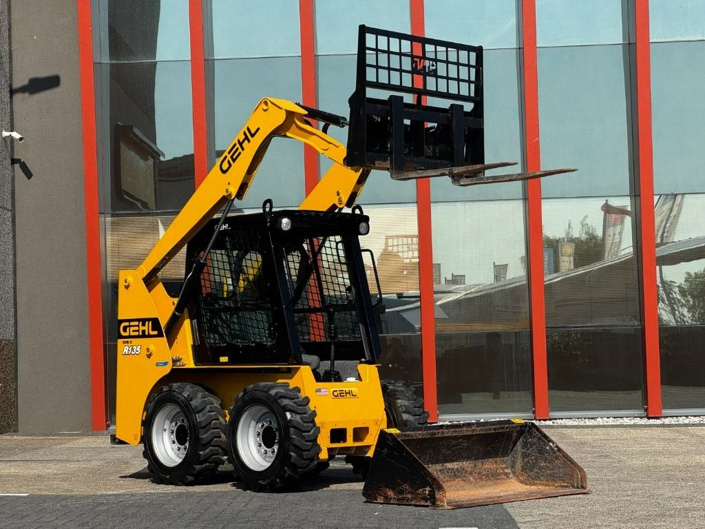Gehl R135 / Manitou 1350R Skid Steer, 2022 - Kompaktlastare/ Slirstyrda lastare: bild 4 Gehl R135 / Manitou 1350R Skid Steer, 2022 - Kompaktlastare/ Slirstyrda lastare: bild 4