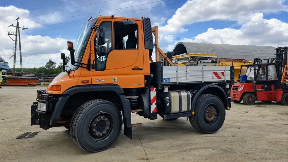 MERCEDES-BENZ Unimog U400 - Kommunaltraktor: bild 4 MERCEDES-BENZ Unimog U400 - Kommunaltraktor: bild 4