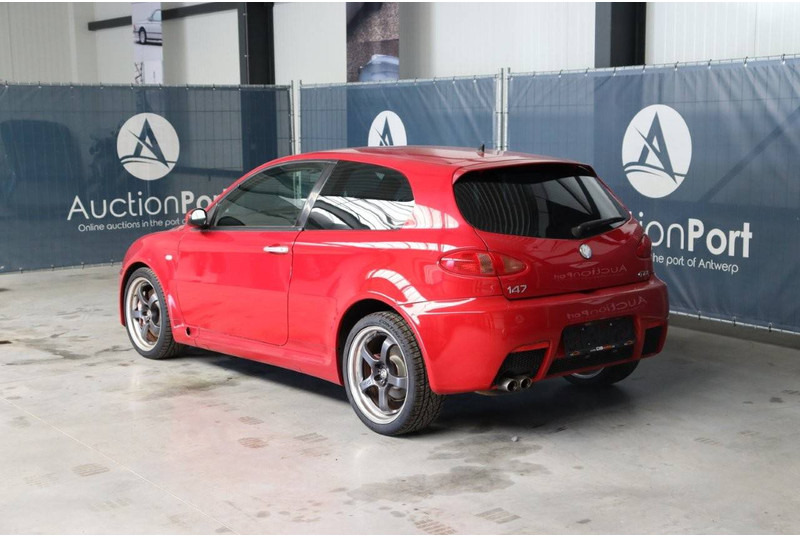 Alfa Romeo 147 3.2i V6 24v GTA - Sedan: bild 4 Alfa Romeo 147 3.2i V6 24v GTA - Sedan: bild 4