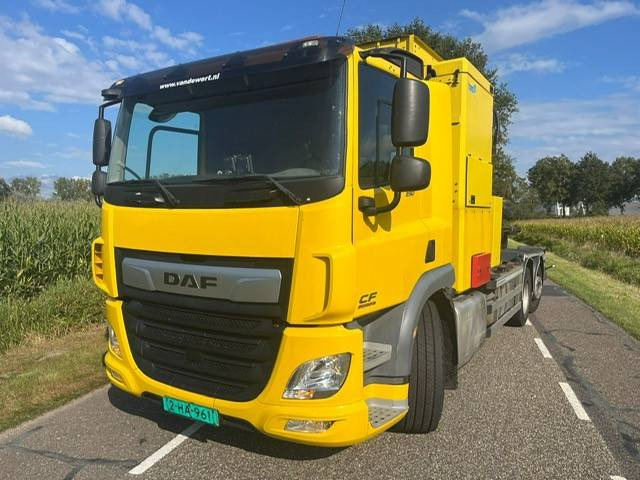 DAF CF290 - Lastbil med skåp: bild 1 DAF CF290 - Lastbil med skåp: bild 1