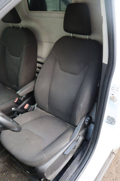 Skåpbil Ford Transit Courier: bild 19