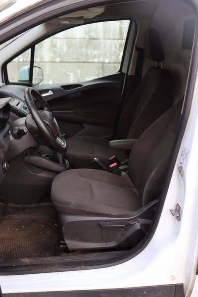 Skåpbil Ford Transit Courier: bild 18