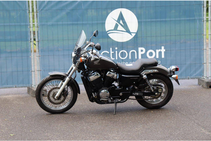 Honda VT750 - Motorcykel: bild 1 Honda VT750 - Motorcykel: bild 1