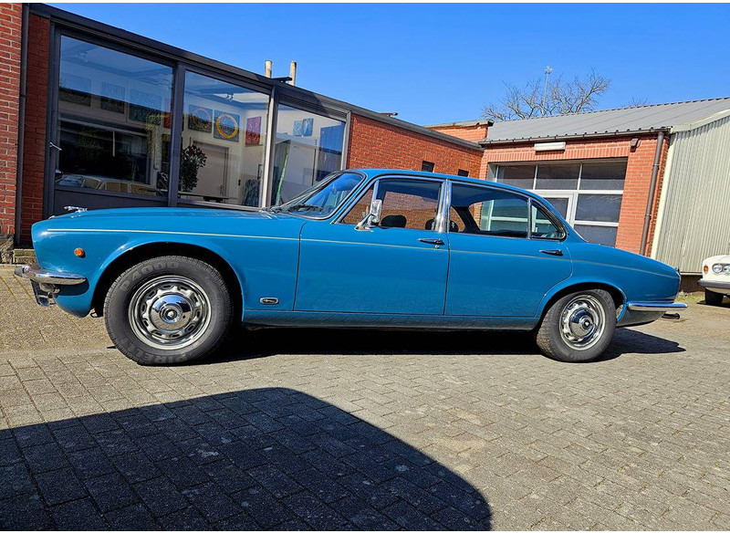 Jaguar XJ 4.2 Manual 4-Speed Overdrive - Sedan: bild 2 Jaguar XJ 4.2 Manual 4-Speed Overdrive - Sedan: bild 2