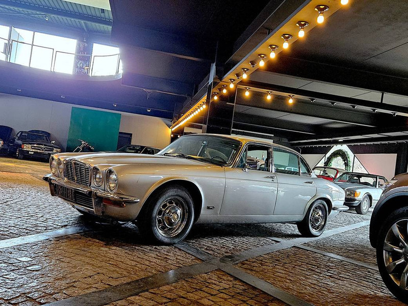 Jaguar XJ (series II) 4.2 Automatic - Sedan: bild 2 Jaguar XJ (series II) 4.2 Automatic - Sedan: bild 2
